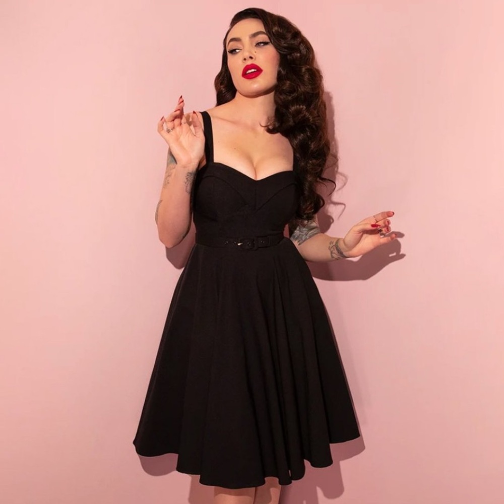 VIXEN by MICHELINE PITT Size 2X, black, retro.